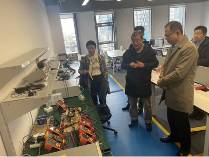 臨港集團副總翁巍來上海專新電子考察